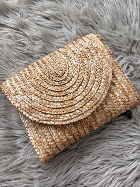 Natural Straw Fold-Over Clutch - Lightweight Beach Wristlet